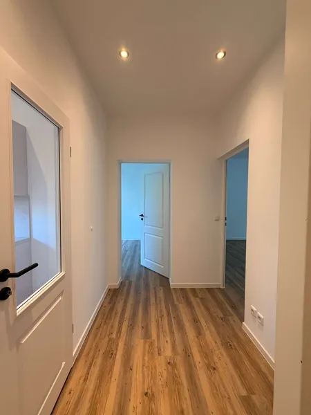 Helle 2-Zimmerwohnung mit hochwertiger Einbauküche und Balkon — photo 1